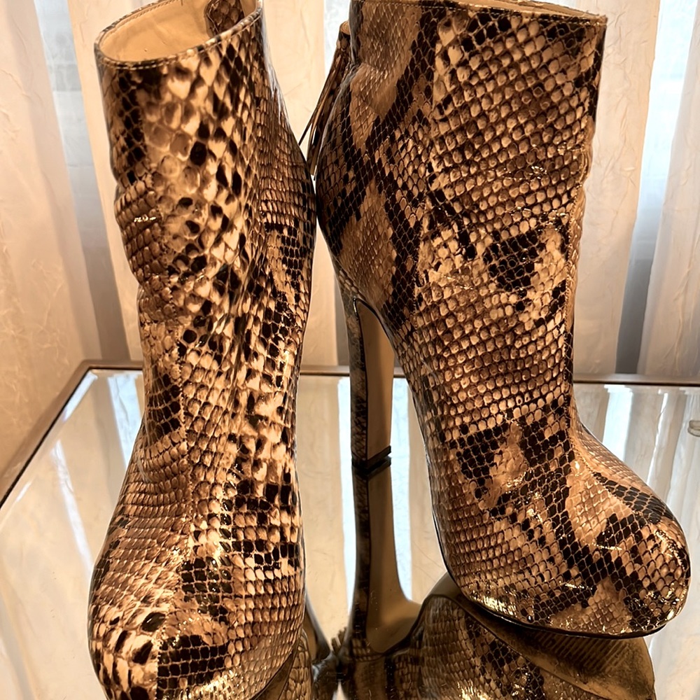 Steve Madden Kara Python Print Ankle Boots. Size 8